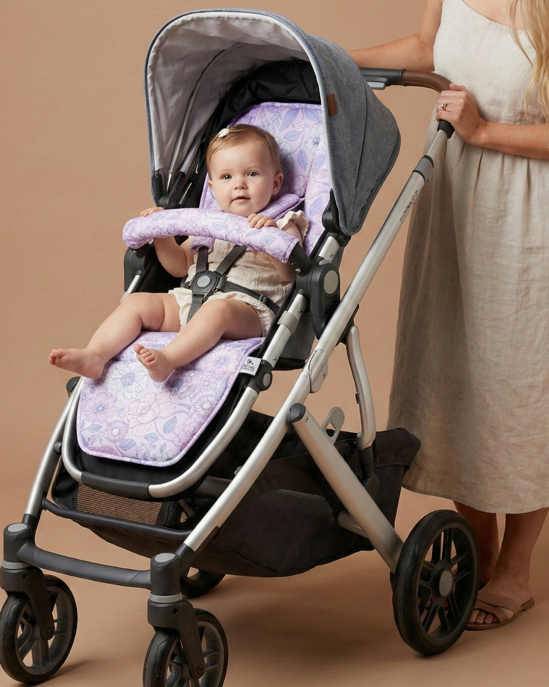 Describes the appearance of the image