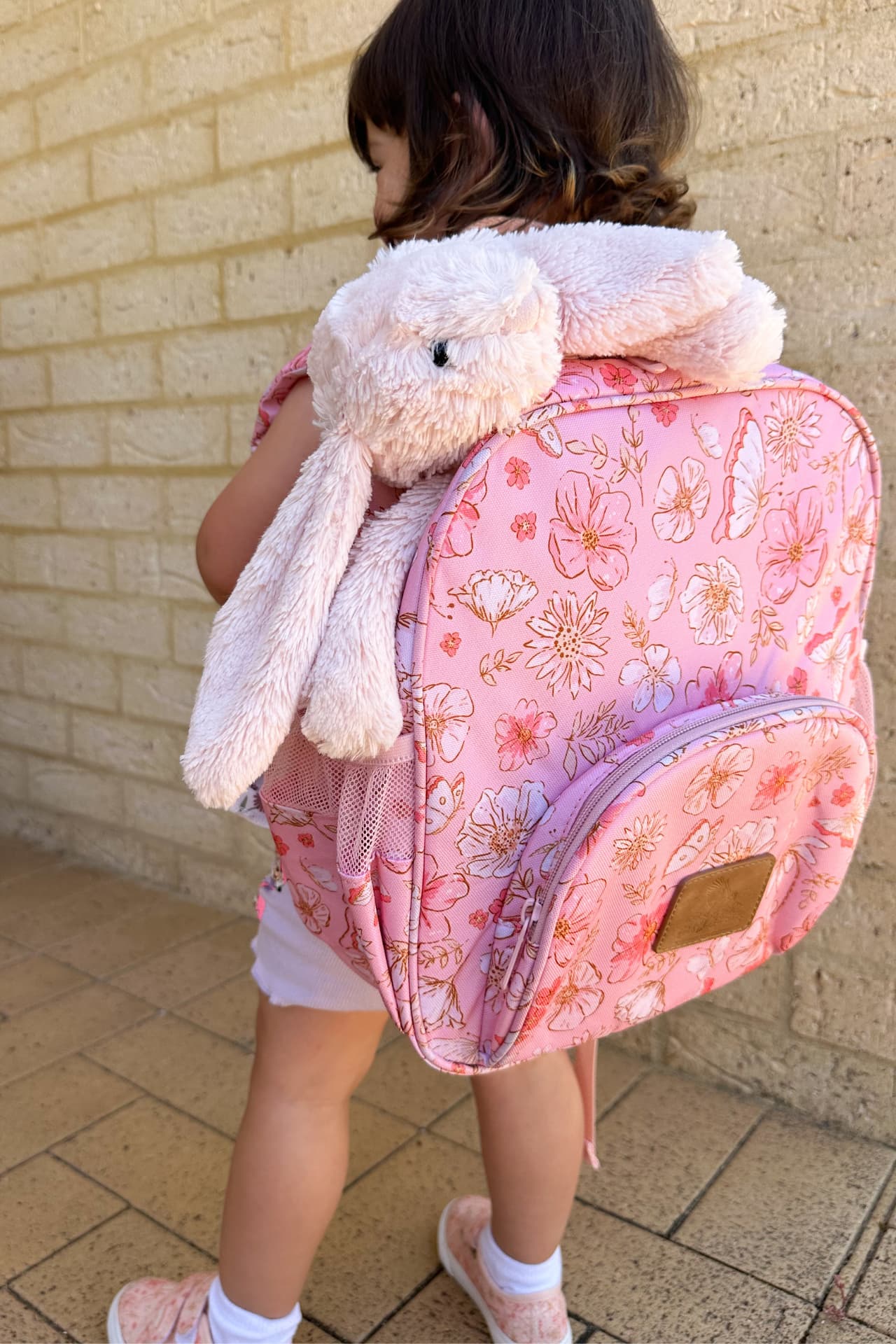 kids-backpack-presents